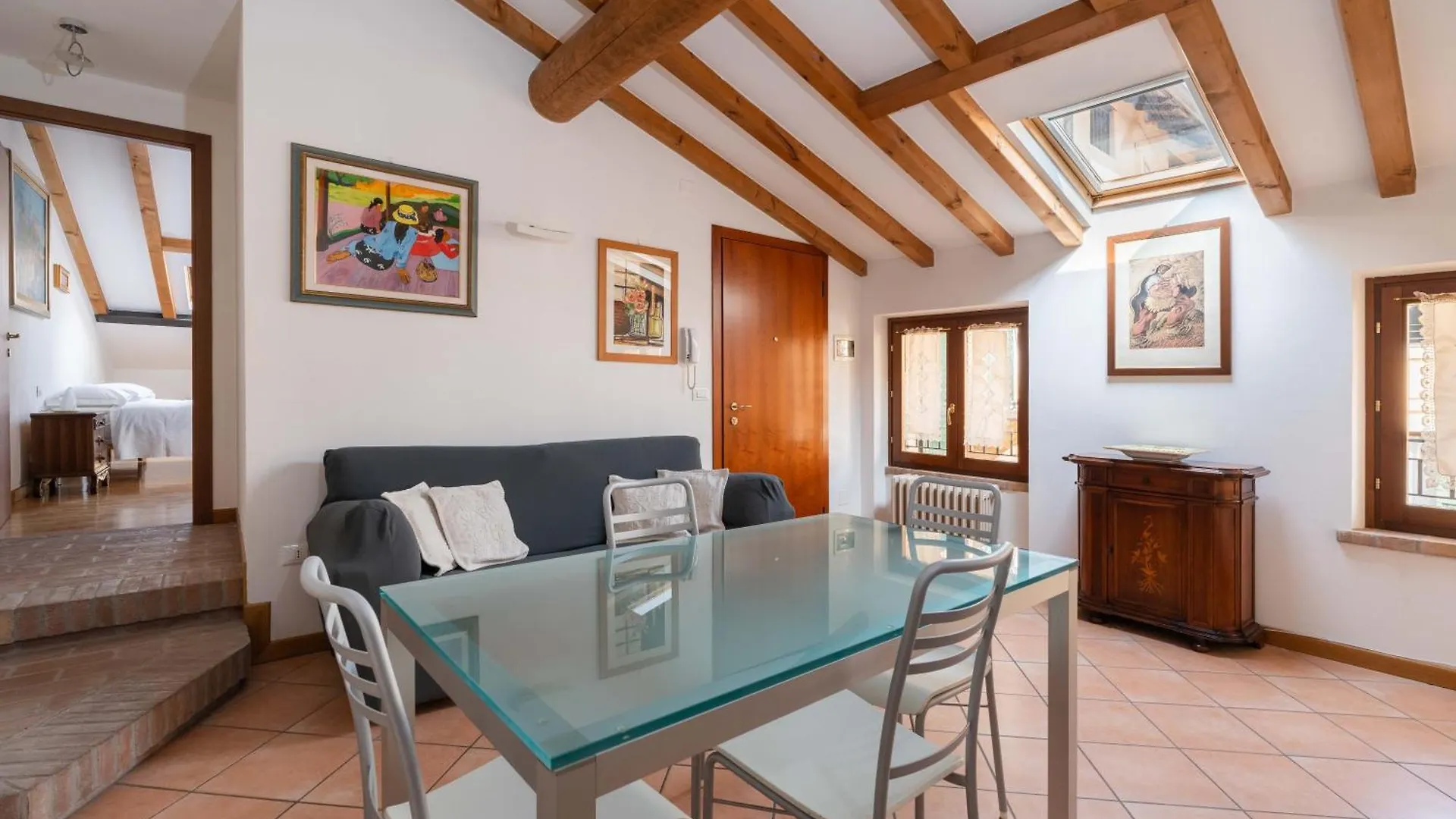Veronetta Mini Attic Apartment 0*, Verona